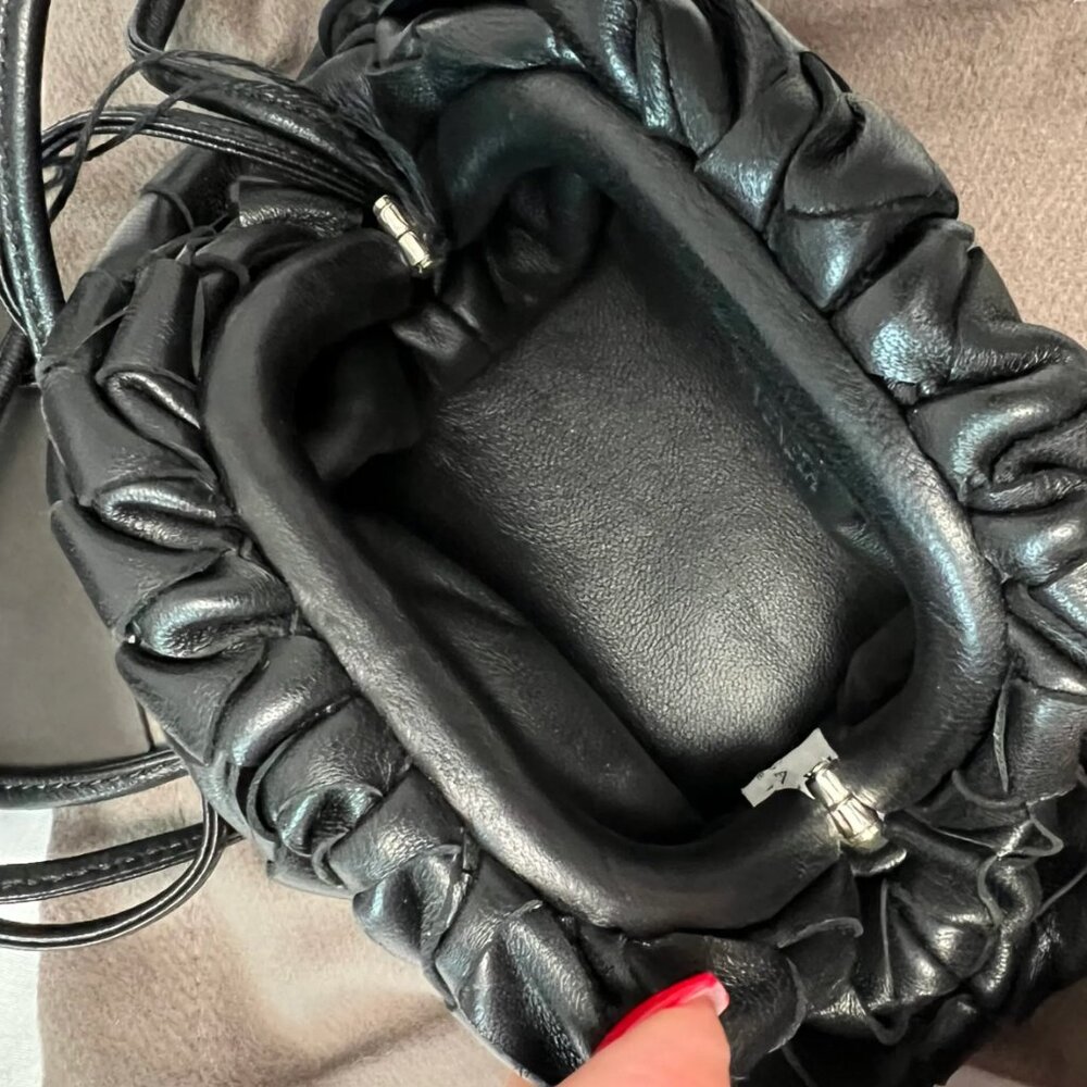 Bottega Veneta Black Intrecciato Crossbody Pouch - Picture 7 of 10